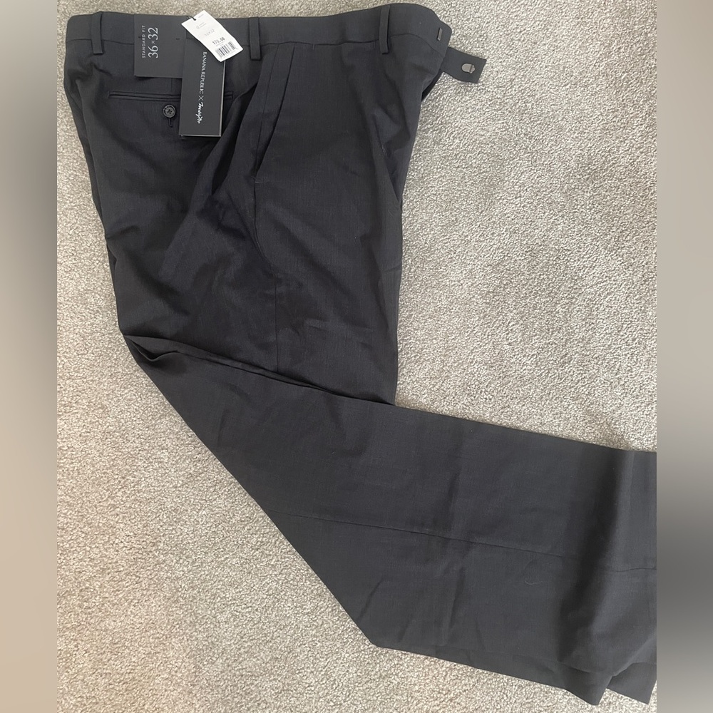 Banana Republic Standard Fit Super 120s Wool, 36x32.